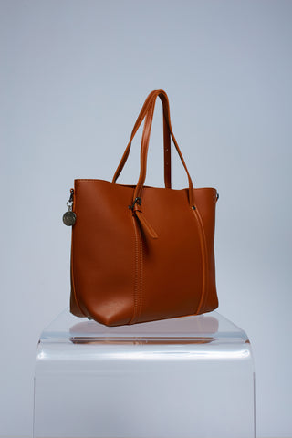 Andrea Carryall Marrón