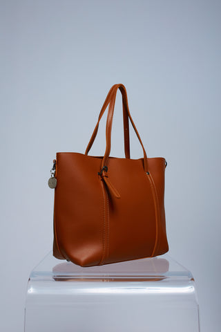 Andrea Carryall Marrón